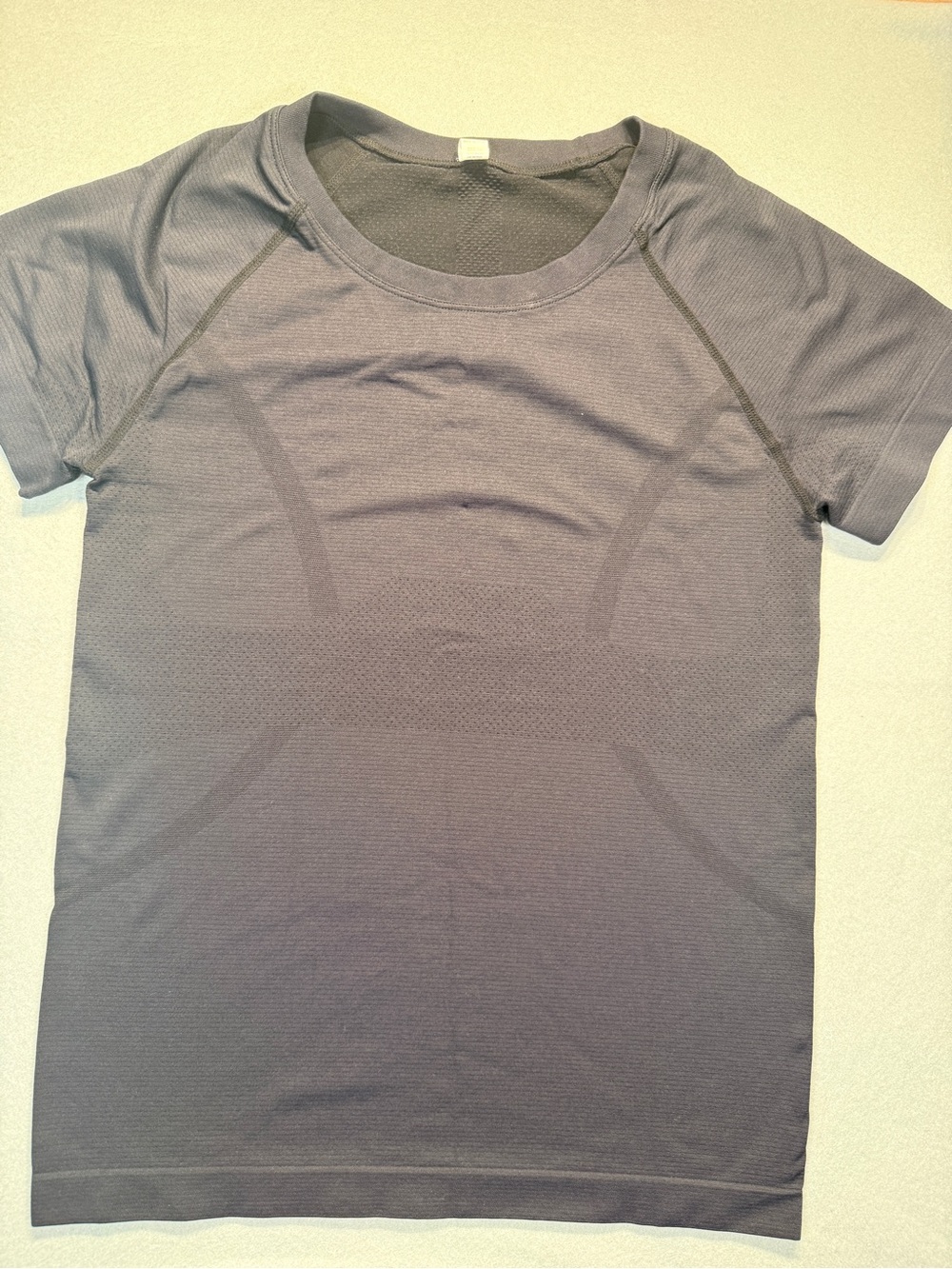 Lululemon Women's Swiftly Tech Short-Sleeve Shirt 2.0 Waist Length size M